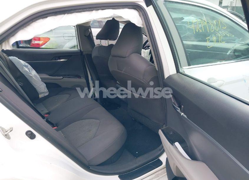 Photo 8 of 2020 Toyota Camry LE HYBRID (VIN 4T1C31AK5LU538633)