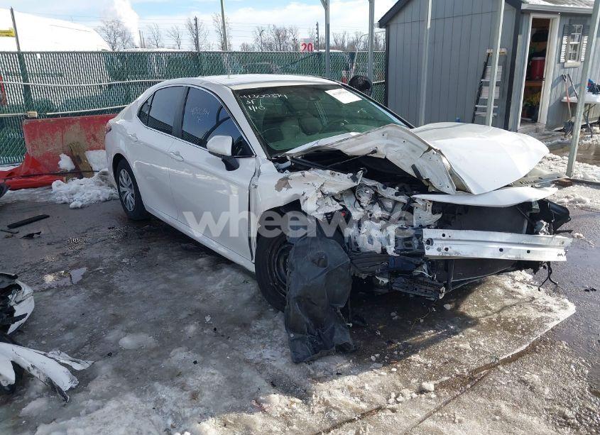 2020 Toyota Camry LE HYBRID (VIN 4T1C31AK5LU539510) main photo