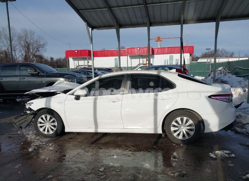 Photo 14 of 2020 Toyota Camry LE HYBRID (VIN 4T1C31AK5LU539510)
