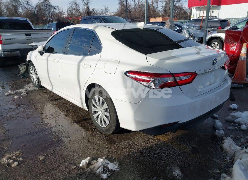 Photo 3 of 2020 Toyota Camry LE HYBRID (VIN 4T1C31AK5LU539510)