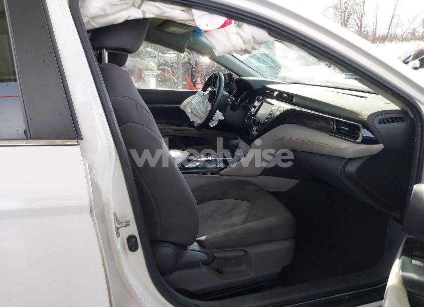 Photo 5 of 2020 Toyota Camry LE HYBRID (VIN 4T1C31AK5LU539510)