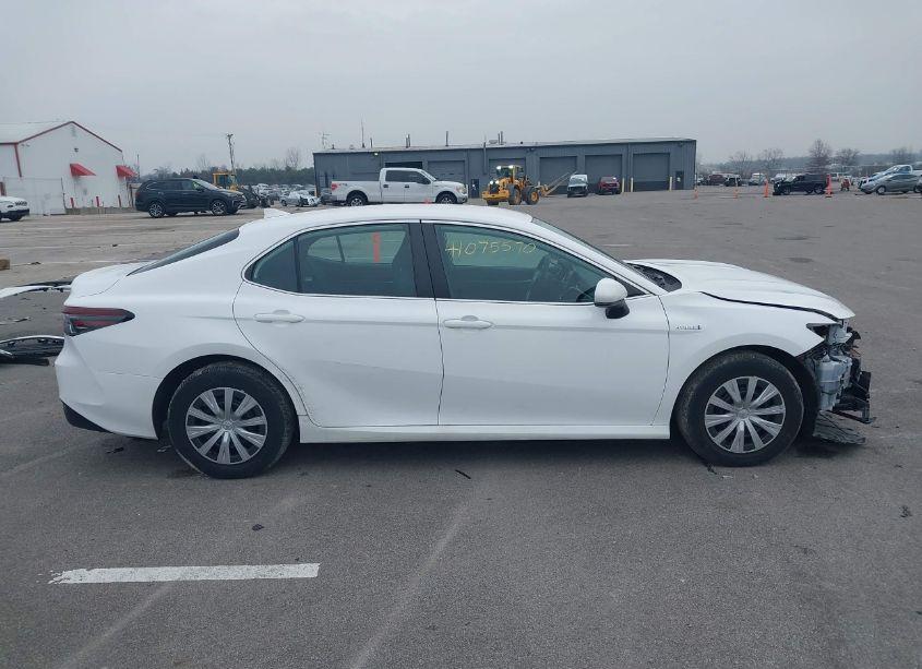 Photo 14 of 2021 Toyota Camry LE HYBRID (VIN 4T1C31AK5MU561556)