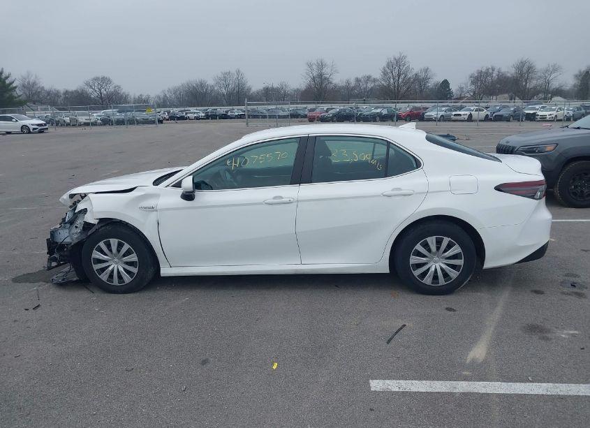 Photo 15 of 2021 Toyota Camry LE HYBRID (VIN 4T1C31AK5MU561556)