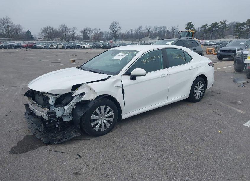 Photo 2 of 2021 Toyota Camry LE HYBRID (VIN 4T1C31AK5MU561556)