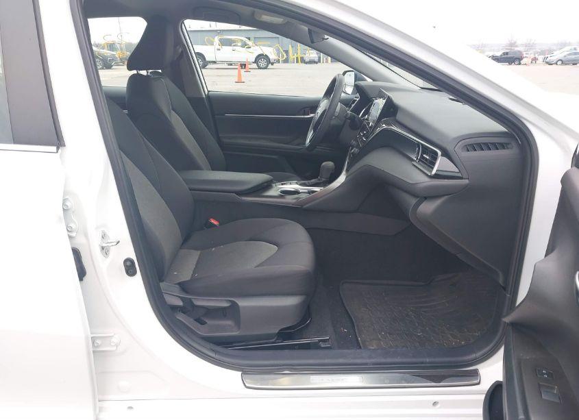 Photo 5 of 2021 Toyota Camry LE HYBRID (VIN 4T1C31AK5MU561556)