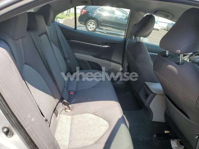 Photo 4 of 2022 TOYOTA CAMRY LE (VIN 4T1C31AK5NU582117)