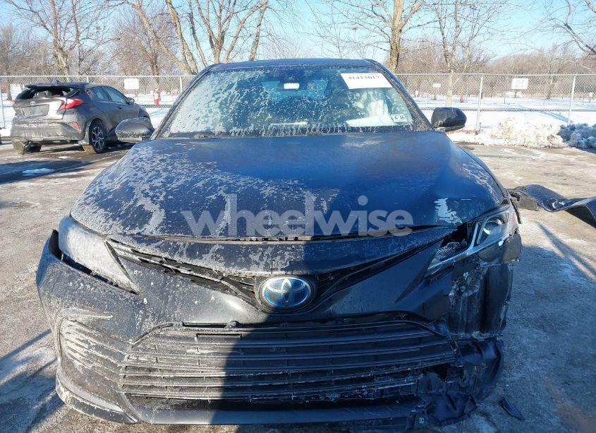Photo 13 of 2021 Toyota Camry LE HYBRID (VIN 4T1C31AK6MU554826)