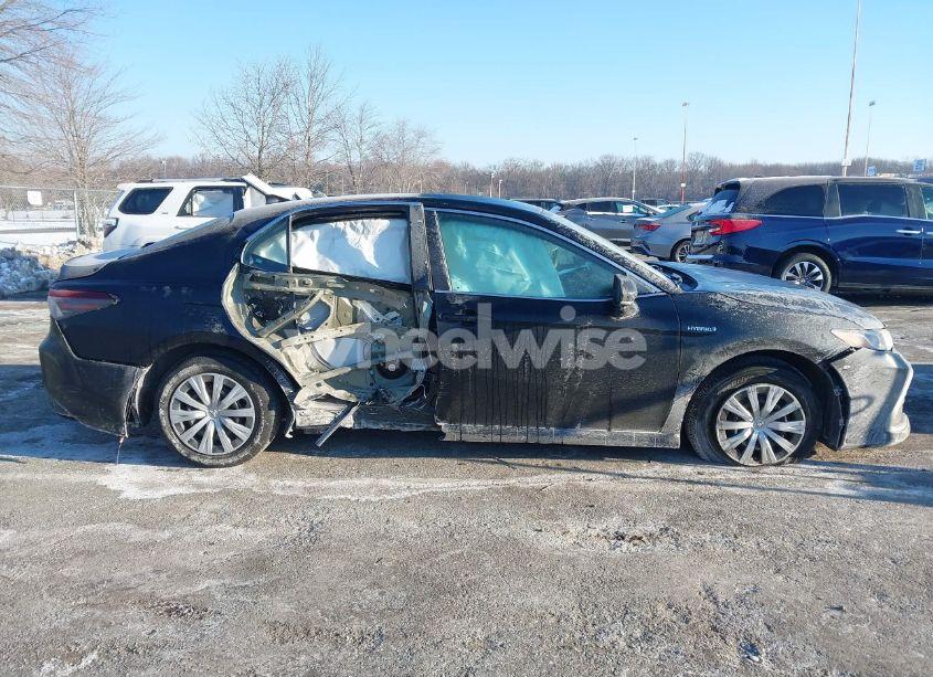 Photo 14 of 2021 Toyota Camry LE HYBRID (VIN 4T1C31AK6MU554826)