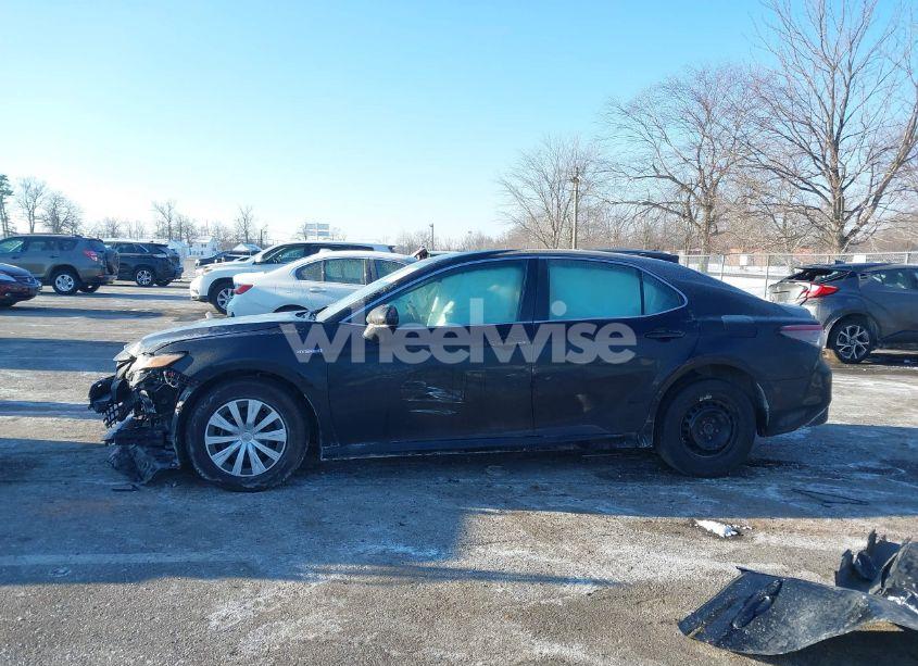 Photo 15 of 2021 Toyota Camry LE HYBRID (VIN 4T1C31AK6MU554826)