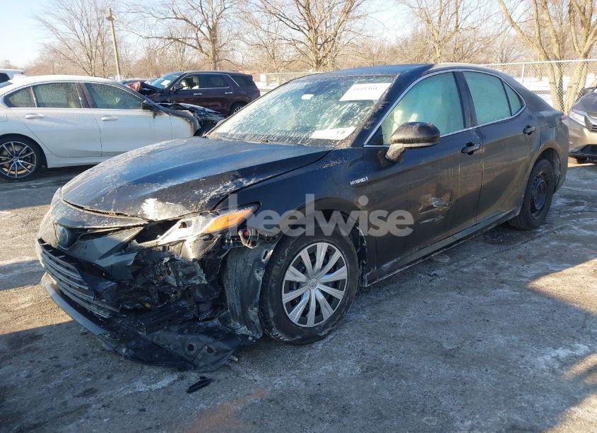 Photo 2 of 2021 Toyota Camry LE HYBRID (VIN 4T1C31AK6MU554826)