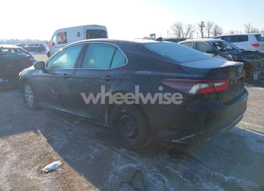 Photo 3 of 2021 Toyota Camry LE HYBRID (VIN 4T1C31AK6MU554826)