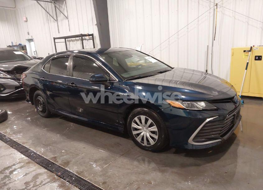 2021 Toyota Camry LE HYBRID (VIN 4T1C31AK6MU566636) main photo