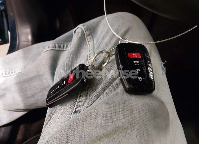 Photo 11 of 2021 Toyota Camry LE HYBRID (VIN 4T1C31AK6MU566636)