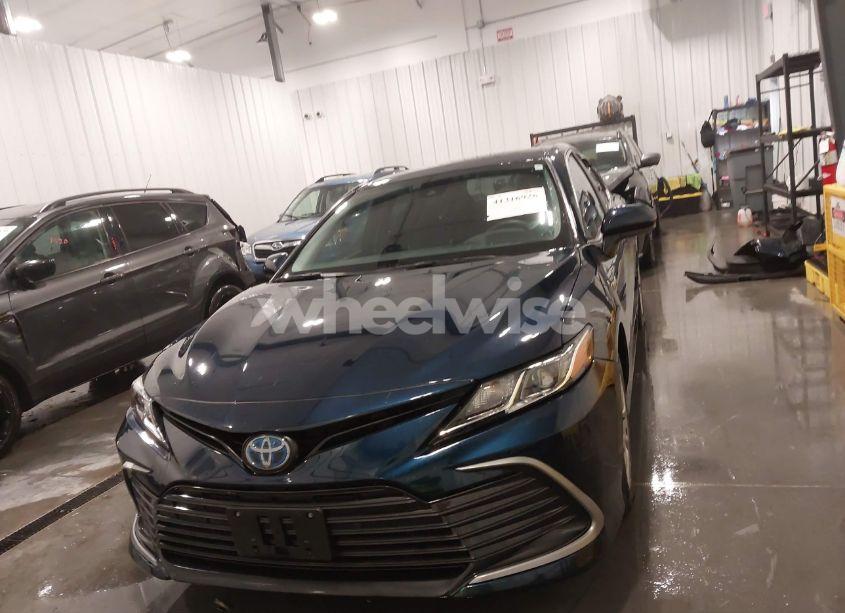 Photo 13 of 2021 Toyota Camry LE HYBRID (VIN 4T1C31AK6MU566636)