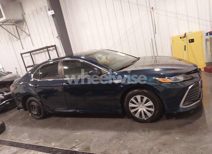 Photo 14 of 2021 Toyota Camry LE HYBRID (VIN 4T1C31AK6MU566636)
