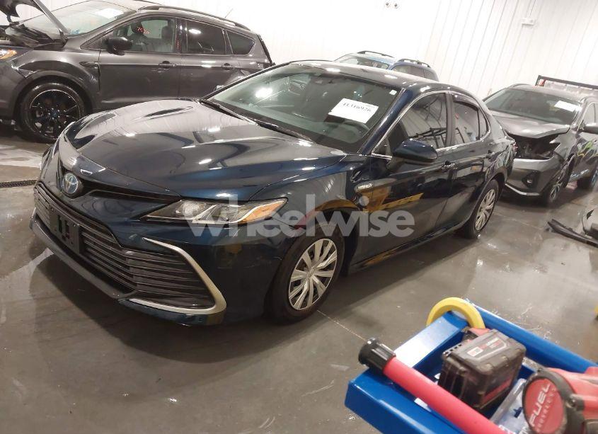 Photo 2 of 2021 Toyota Camry LE HYBRID (VIN 4T1C31AK6MU566636)