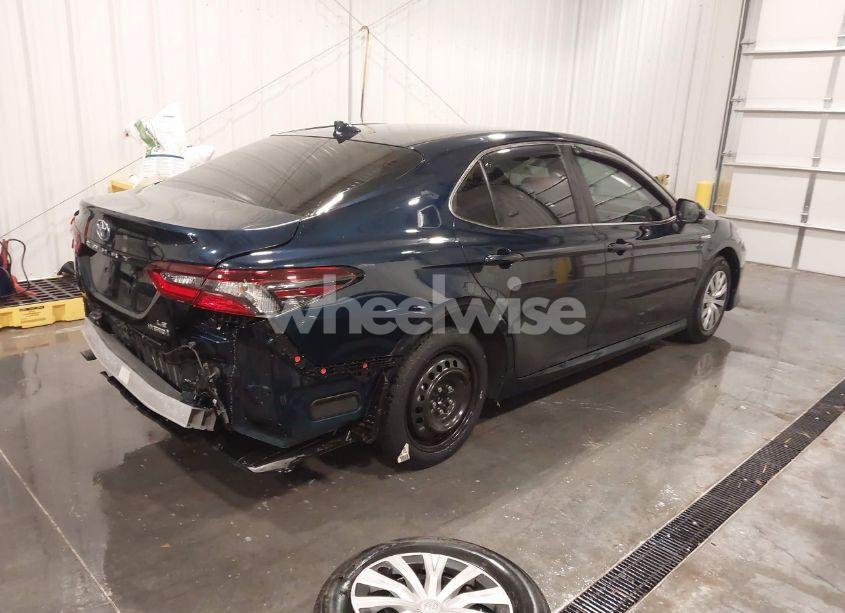 Photo 4 of 2021 Toyota Camry LE HYBRID (VIN 4T1C31AK6MU566636)