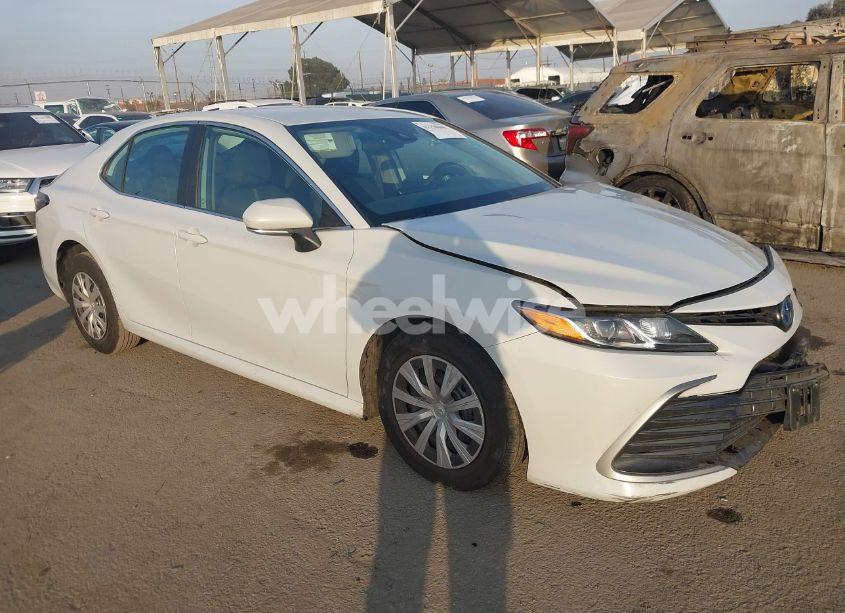 2024 Toyota Camry HYBRID LE (VIN 4T1C31AK6RU067407) main photo