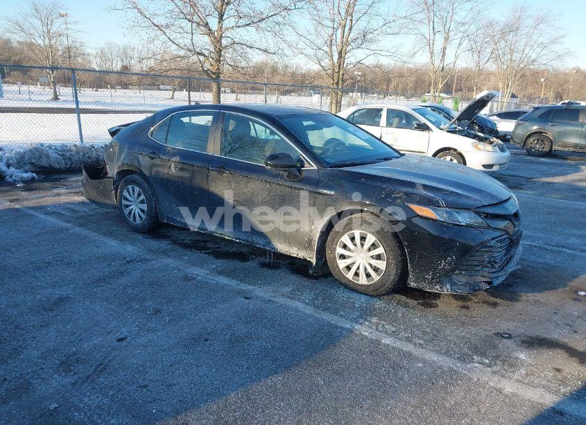 2020 Toyota Camry LE HYBRID (VIN 4T1C31AK7LU524314) main photo