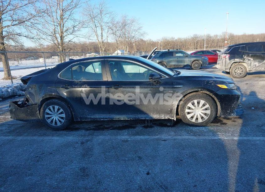 Photo 13 of 2020 Toyota Camry LE HYBRID (VIN 4T1C31AK7LU524314)