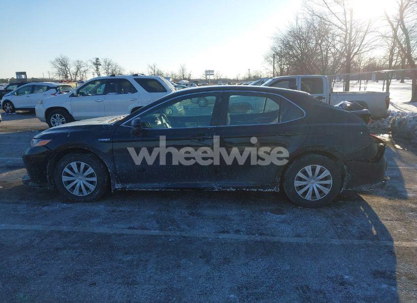 Photo 14 of 2020 Toyota Camry LE HYBRID (VIN 4T1C31AK7LU524314)