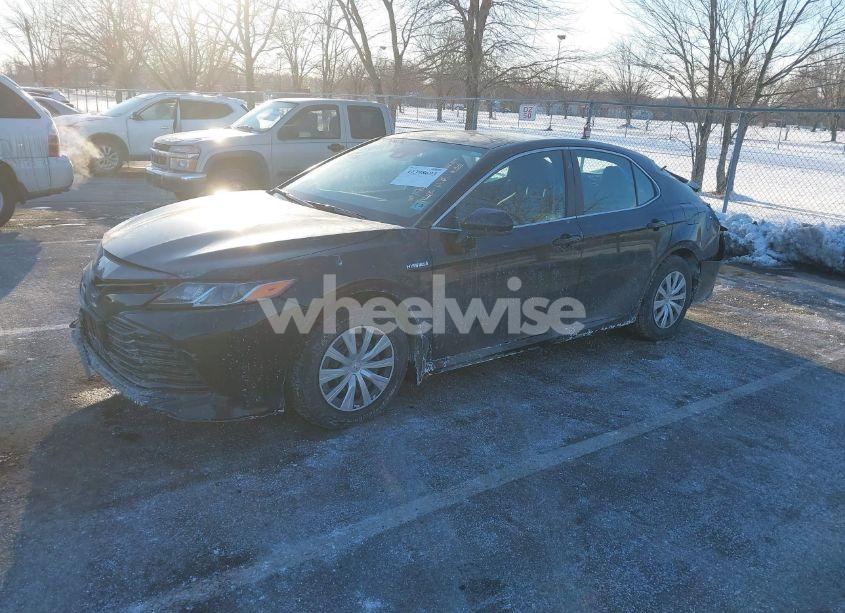 Photo 2 of 2020 Toyota Camry LE HYBRID (VIN 4T1C31AK7LU524314)