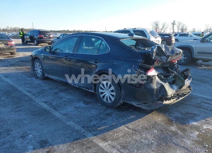 Photo 3 of 2020 Toyota Camry LE HYBRID (VIN 4T1C31AK7LU524314)