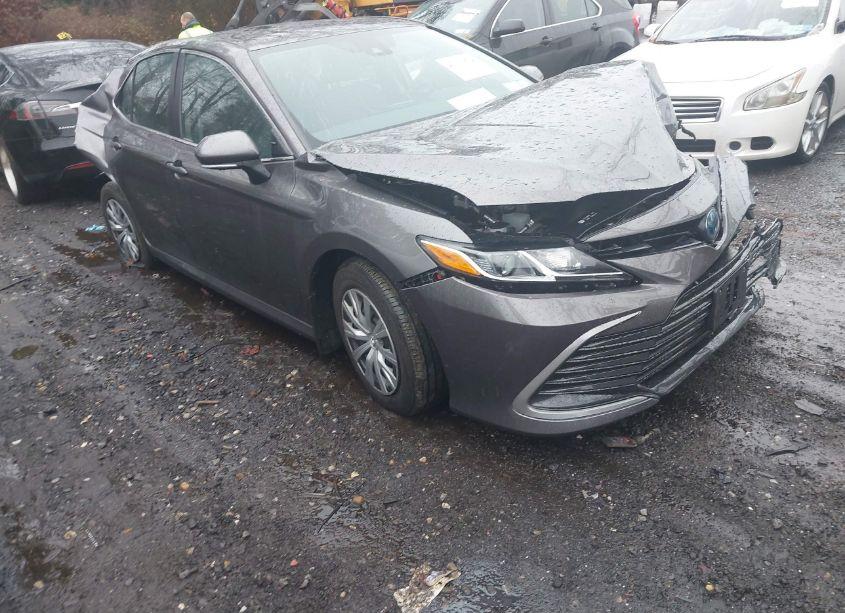2022 Toyota Camry LE HYBRID (VIN 4T1C31AK7NU040856) main photo