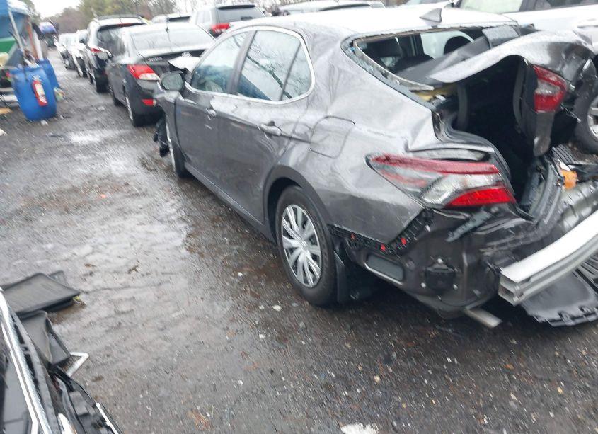 Photo 3 of 2022 Toyota Camry LE HYBRID (VIN 4T1C31AK7NU040856)