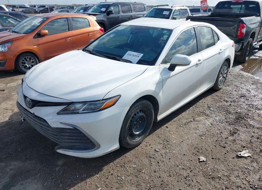 Photo 2 of 2023 Toyota Camry LE HYBRID (VIN 4T1C31AK7PU611068)