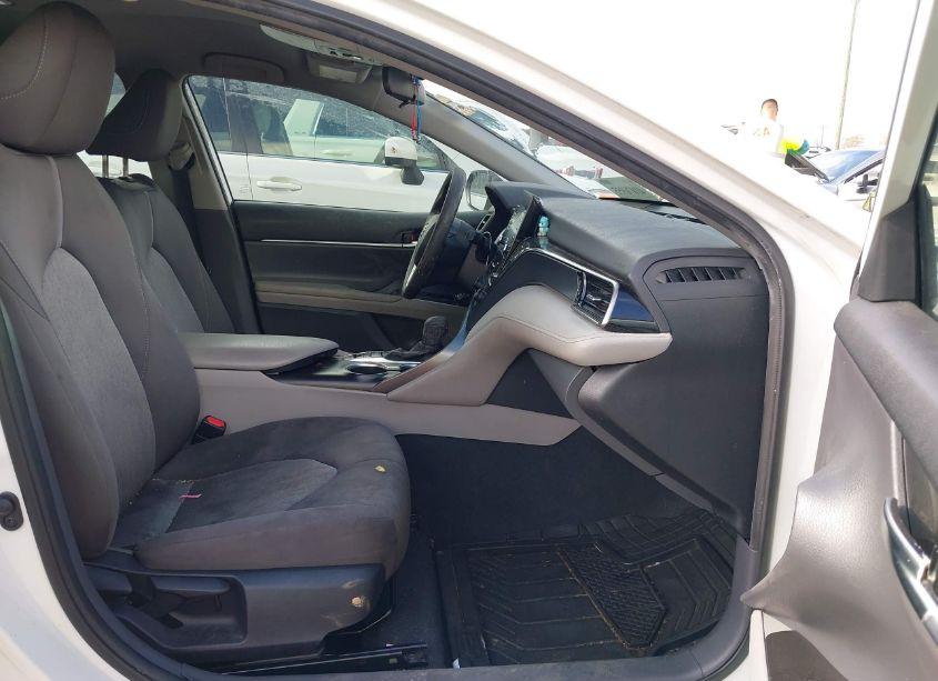 Photo 5 of 2023 Toyota Camry LE HYBRID (VIN 4T1C31AK7PU611068)