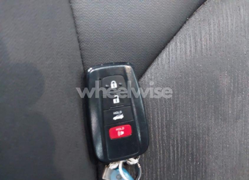 Photo 11 of 2020 Toyota Camry HYBRID LE (VIN 4T1C31AK8LU015977)