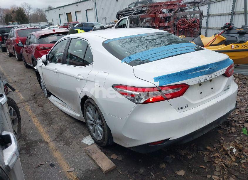 Photo 3 of 2020 Toyota Camry HYBRID LE (VIN 4T1C31AK8LU015977)