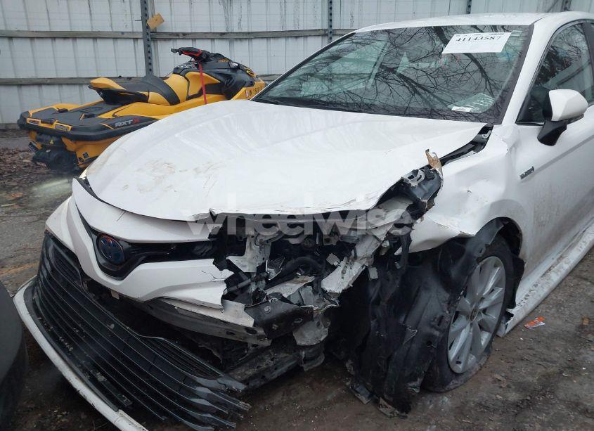 Photo 6 of 2020 Toyota Camry HYBRID LE (VIN 4T1C31AK8LU015977)