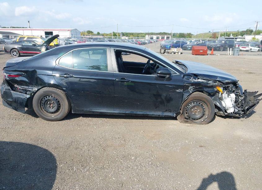 Photo 13 of 2021 Toyota Camry LE HYBRID (VIN 4T1C31AK8MU023157)