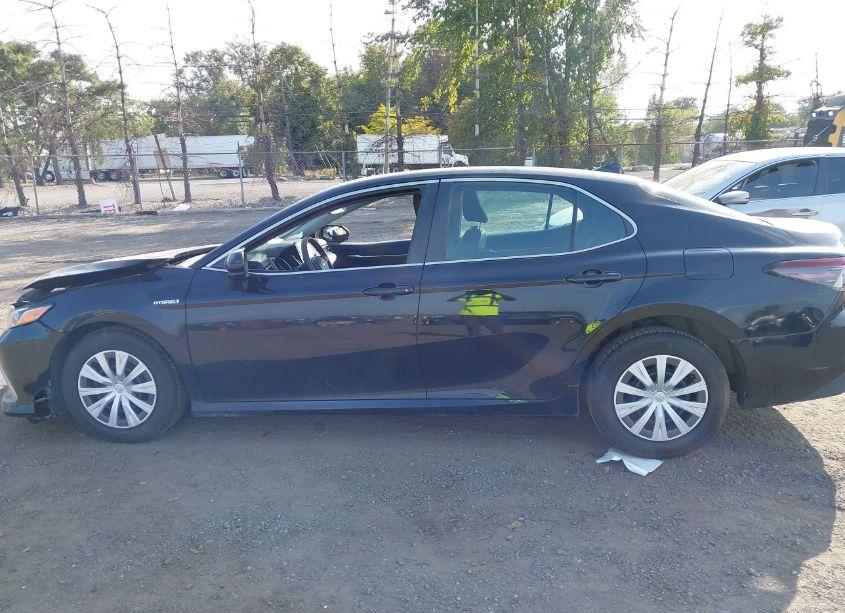 Photo 14 of 2021 Toyota Camry LE HYBRID (VIN 4T1C31AK8MU023157)