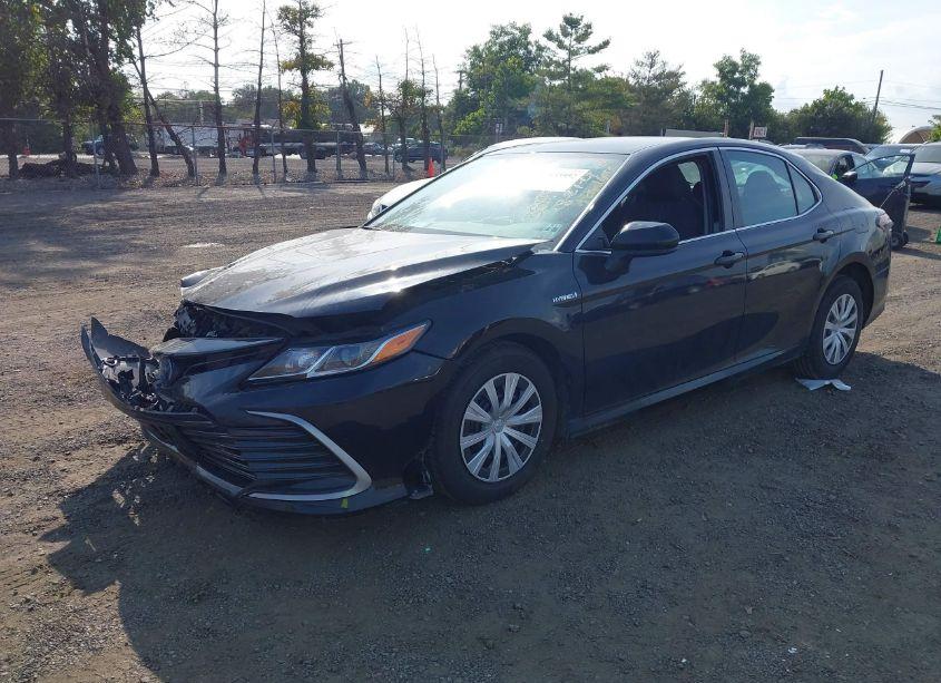 Photo 2 of 2021 Toyota Camry LE HYBRID (VIN 4T1C31AK8MU023157)