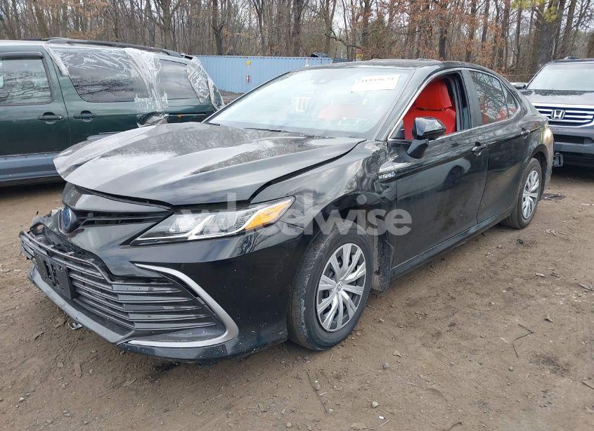 Photo 2 of 2021 Toyota Camry LE HYBRID (VIN 4T1C31AK8MU554259)