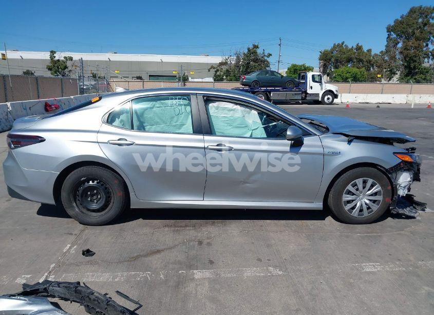 Photo 13 of 2021 Toyota Camry LE HYBRID (VIN 4T1C31AK8MU561986)