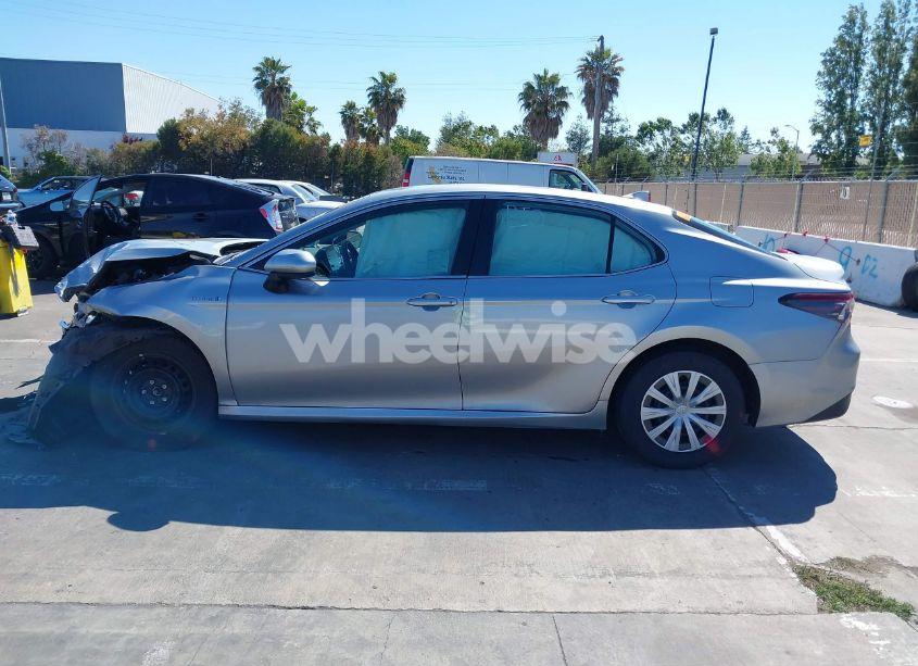 Photo 14 of 2021 Toyota Camry LE HYBRID (VIN 4T1C31AK8MU561986)