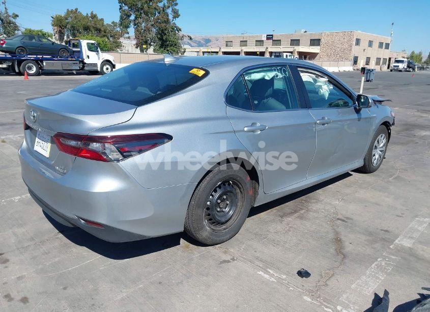Photo 4 of 2021 Toyota Camry LE HYBRID (VIN 4T1C31AK8MU561986)
