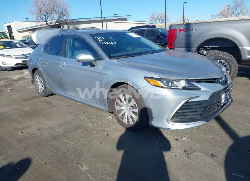 2022 Toyota Camry LE HYBRID (VIN 4T1C31AK8NU575453) main photo