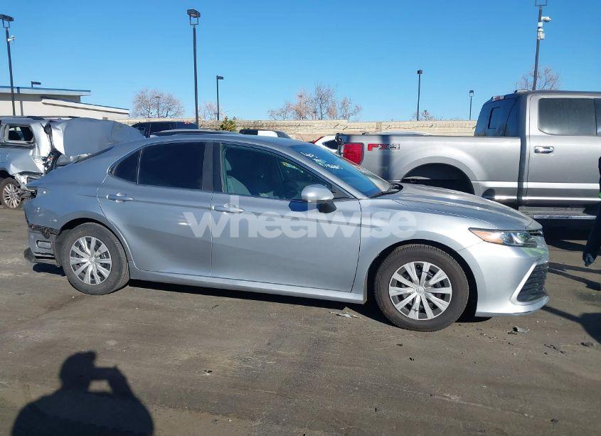 Photo 13 of 2022 Toyota Camry LE HYBRID (VIN 4T1C31AK8NU575453)