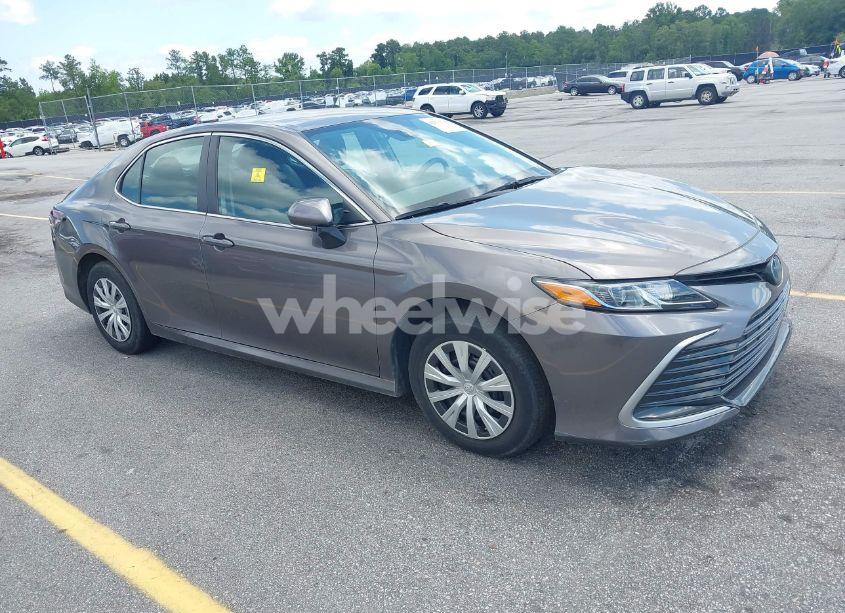 2022 Toyota Camry LE HYBRID (VIN 4T1C31AK8NU581785) main photo