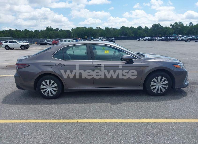 Photo 13 of 2022 Toyota Camry LE HYBRID (VIN 4T1C31AK8NU581785)