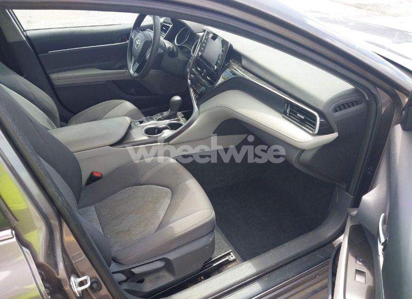 Photo 5 of 2022 Toyota Camry LE HYBRID (VIN 4T1C31AK8NU581785)