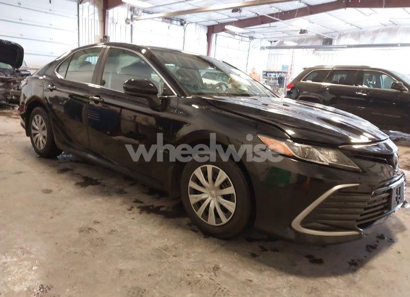 2024 Toyota Camry HYBRID LE (VIN 4T1C31AK8RU624379) main photo