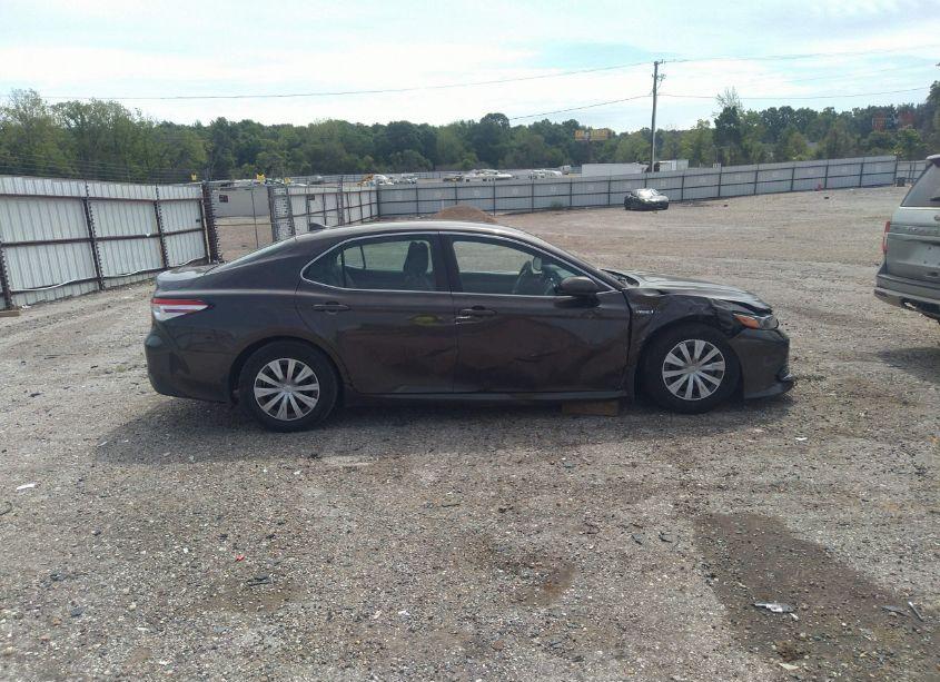 Photo 14 of 2020 Toyota Camry LE HYBRID (VIN 4T1C31AK9LU529904)
