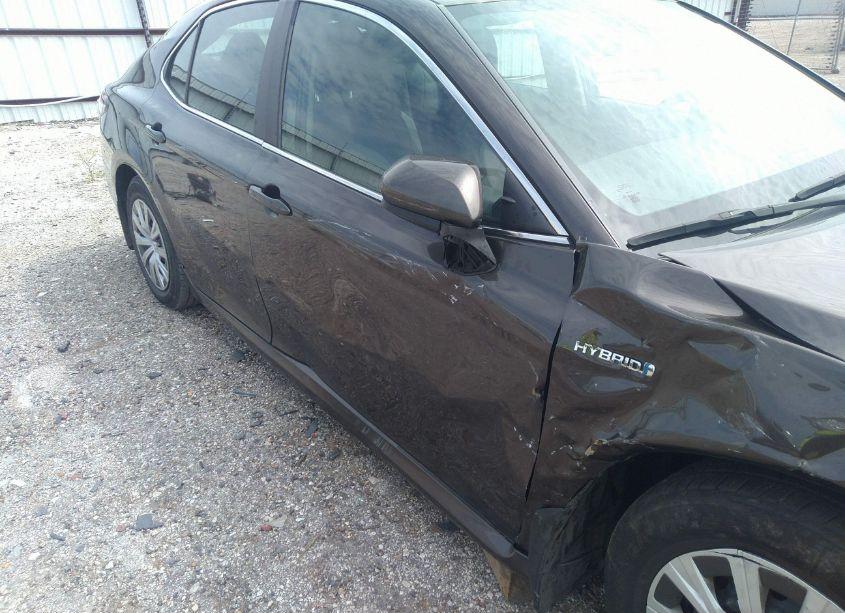 Photo 20 of 2020 Toyota Camry LE HYBRID (VIN 4T1C31AK9LU529904)