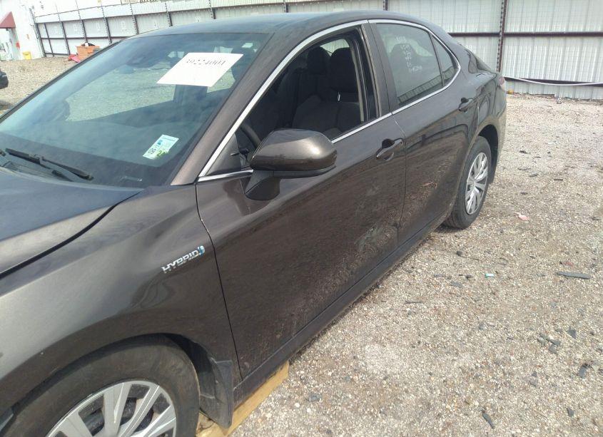 Photo 22 of 2020 Toyota Camry LE HYBRID (VIN 4T1C31AK9LU529904)